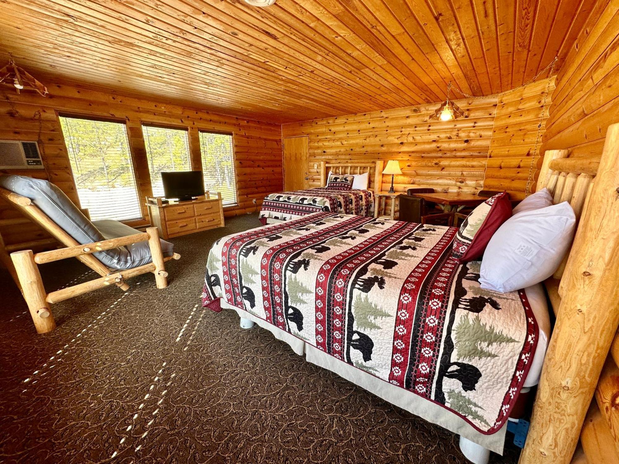 The Lodge At Lolo Hot Springs Exterior photo