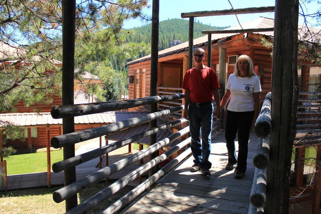 The Lodge At Lolo Hot Springs Exterior photo